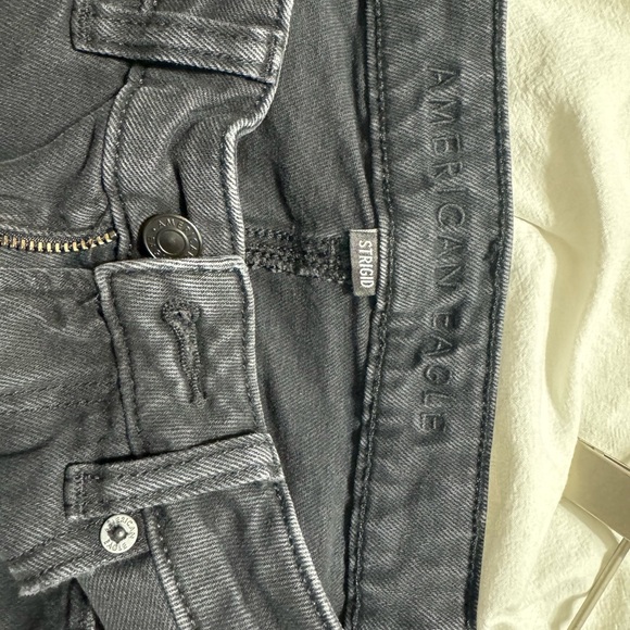 American Eagle Striged Ripped Mom Jean Black. Size 0 long - Picture 3 of 5